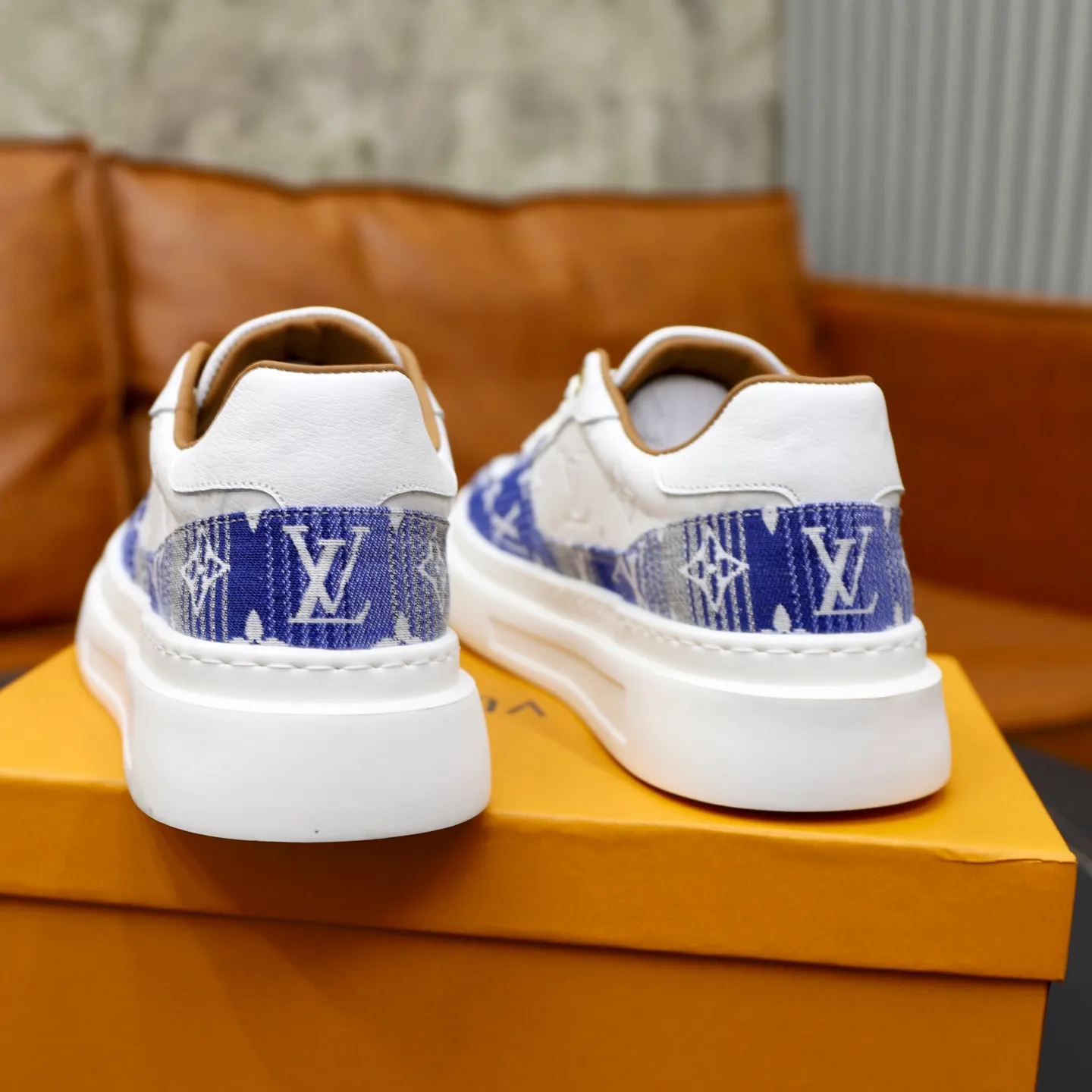 Ex-factory price: 480💰🙅‍♂️🙅‍♂️🙅‍♂️ Brand: LV Louis Vuitton Standard code: 38-44 (45 customized) Grade: Same as the official website Material: Original fabric Comfortable cowhide lining Increased lightness, wear-resistant and soft outsole Style category: Men's fashionable casual shoes Running sneakers Distinguished luxury brand elements Top luxury Color: actual picture color